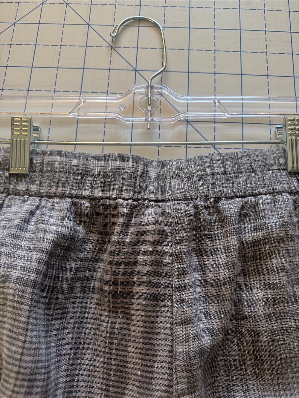 Gray Wide-Leg Plaid Pants - Picture 4 of 6